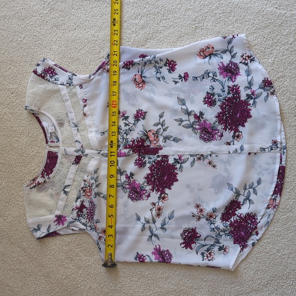 3 for $30. Floral top - Picture 7 of 11